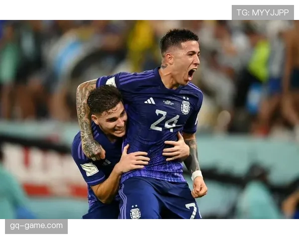 波兰世界杯小组赛鏖战升级，各队为晋级席位展开激烈角逐