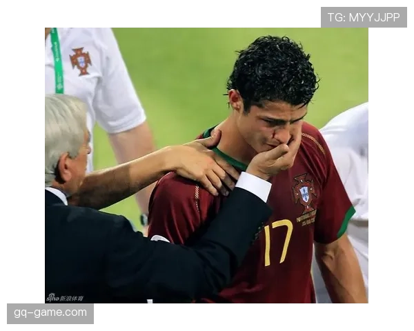 克鲁伊夫全攻战术革新助力世界杯，引发广泛热议与关注